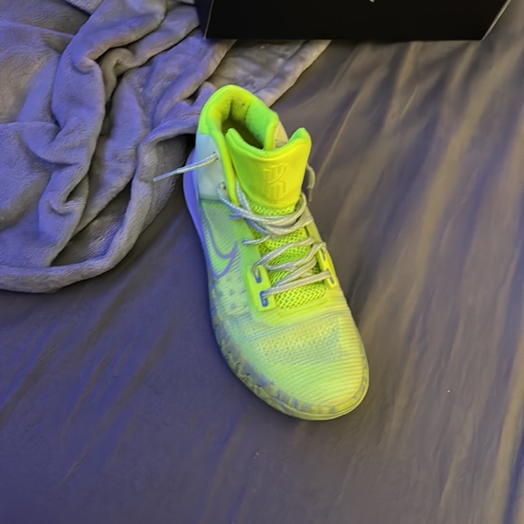 Kyrie flytrap Iv - Picture 5 of 8